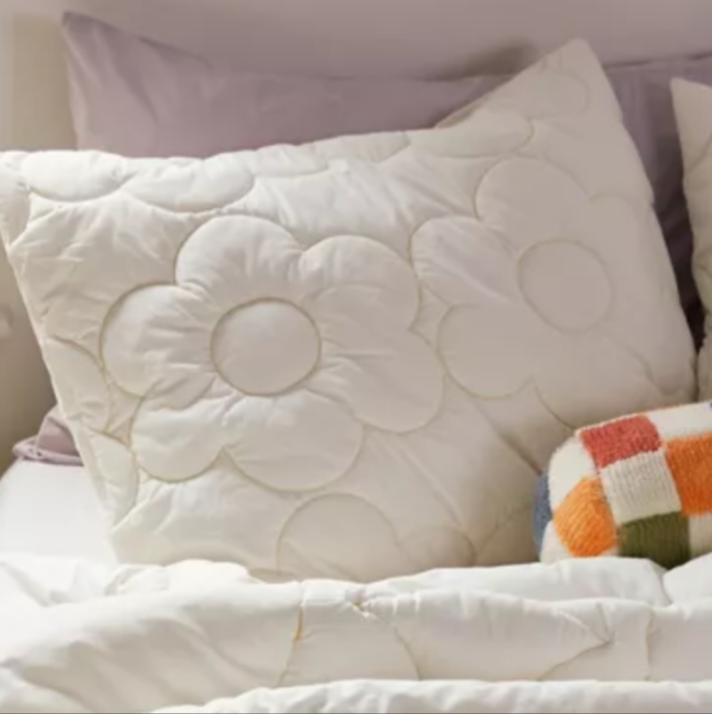 Urban Outfitters Daisy Puff  Quilted Single Standard Sham With Flower Design
